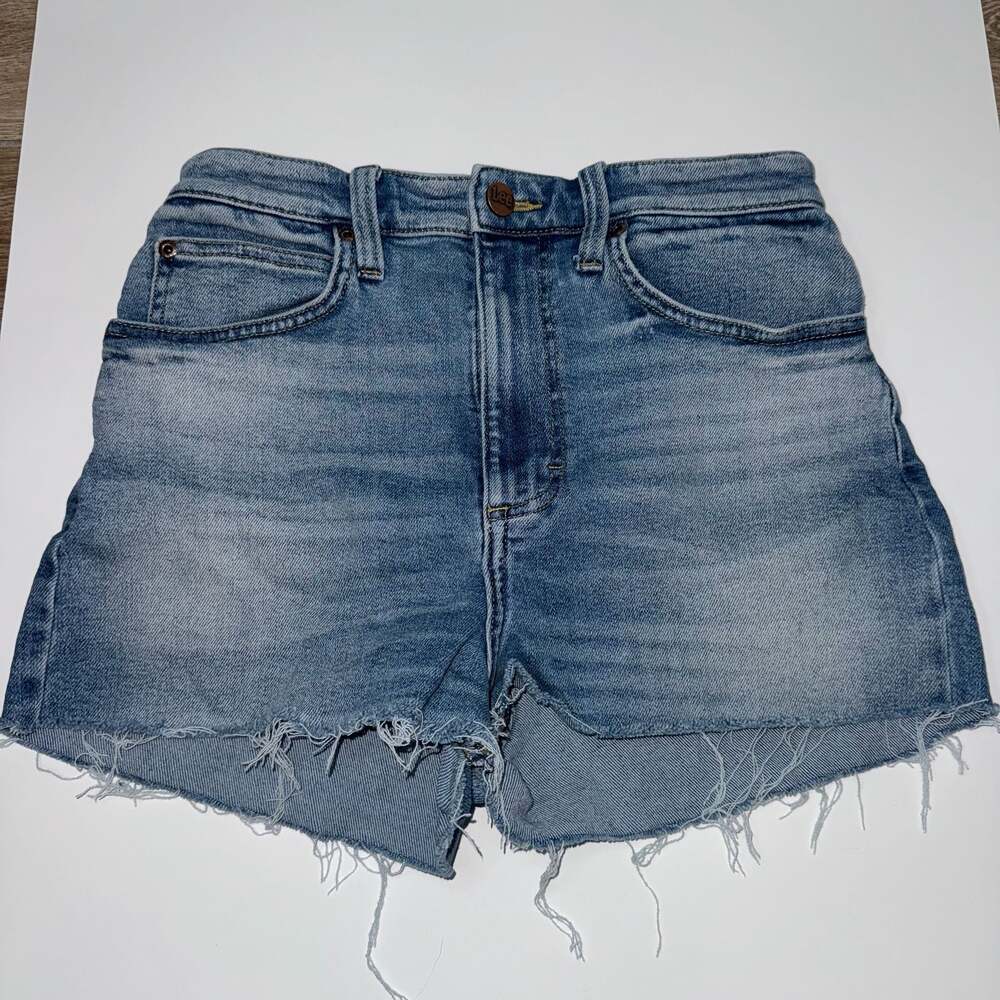 Lee Women's Size 29 High Rise Raw Hem Denim Shorts in Medium Wash